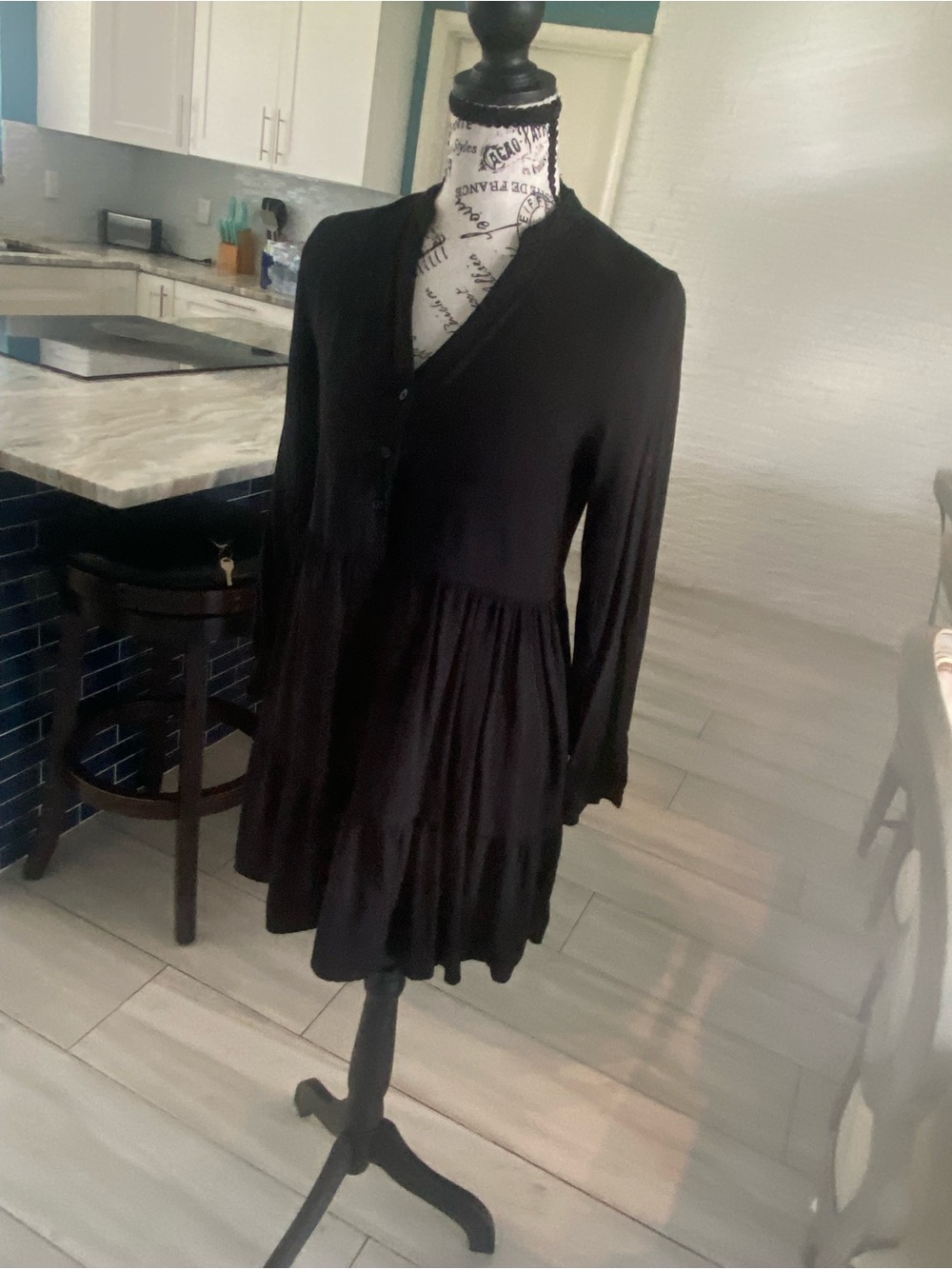Amisu Black Long-Sleeve Tiered Button-Front Dress